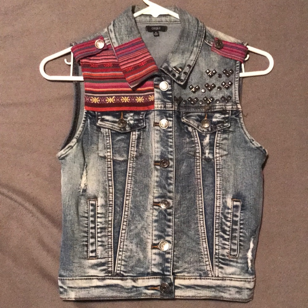 Size small Chiqle denim vest used we ship fast